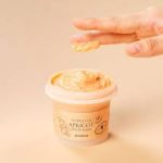 Calm & Purify with the Apricot Food Mask! This cream type mask calms troubled and irritated skin with 10% Apricot Extract and Calamine to soothe sensitized skin. Added Kaolin helps to absorb excess sebum for purified and clear skin.  120g / All Skin Types / Made in Korea